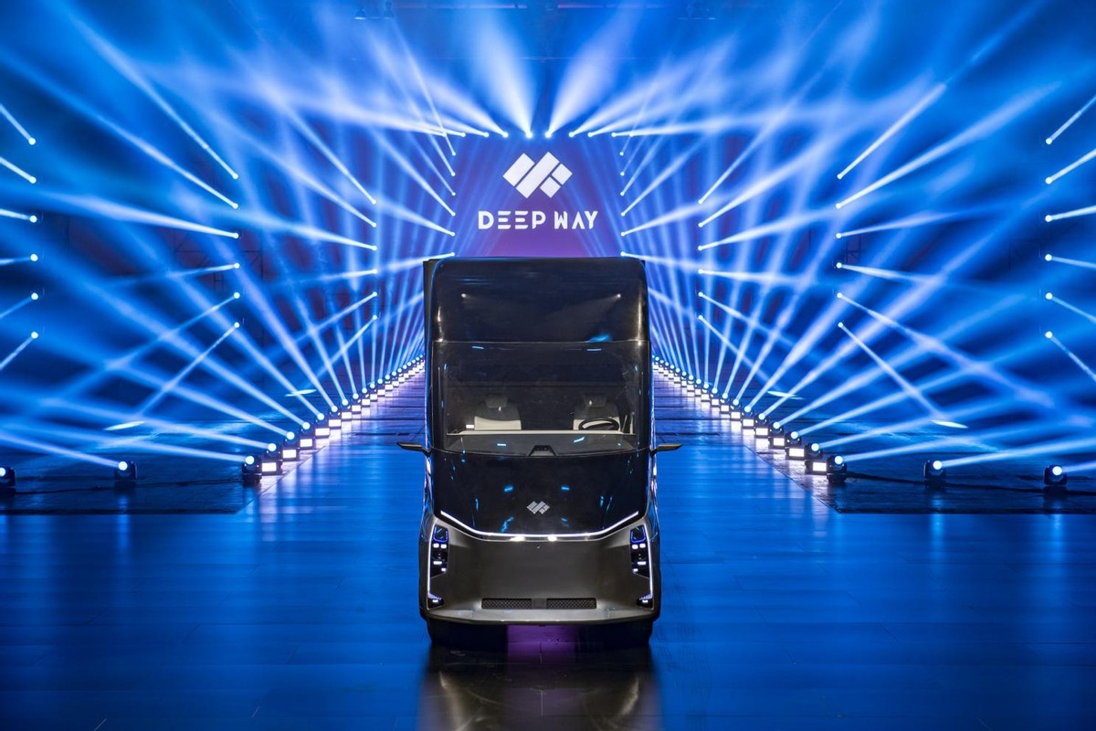 DeepWay品牌战略发布会在京举行,智能新能源重卡"星途1代"正式亮相
